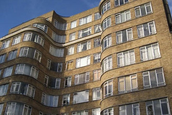 Private 3 hour Poirot Tour of London by Black Taxi - Guides, clips, and the human side of the tour