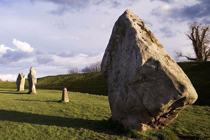 Private Archaeologist Guided Tour Stonehenge, Salisbury & Avebury - The Alton Barnes White Horse