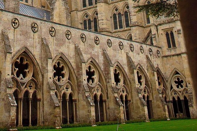 Private Archaeologist Guided Tour Stonehenge, Salisbury & Avebury - Durrington Walls and the people behind Stonehenge