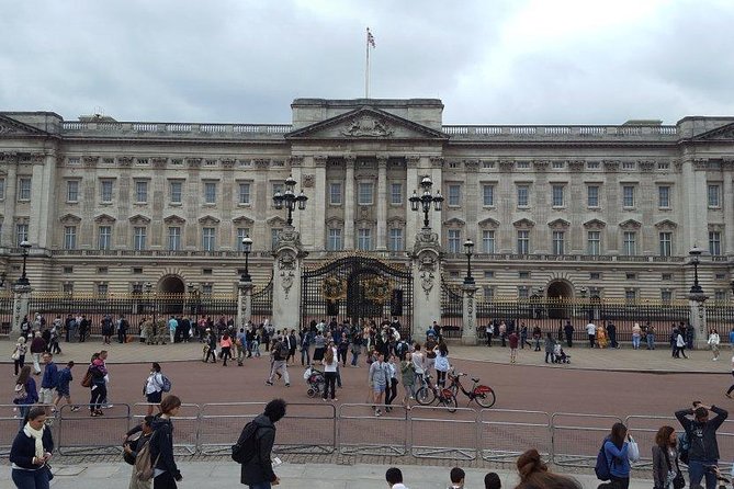 Private Arrival Transfer: Gatwick Airport to Central London - What the drive to central London feels like