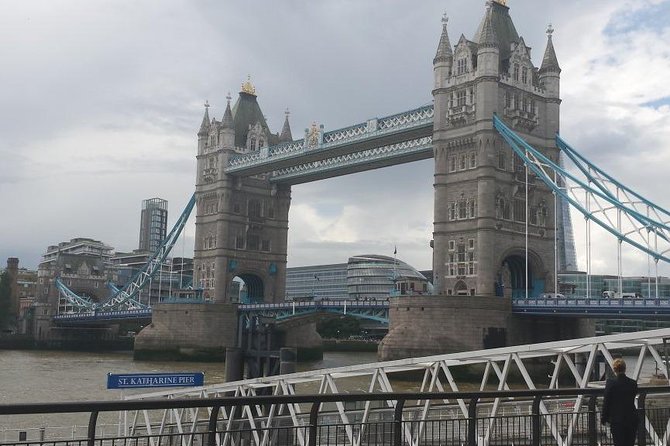Private Arrival Transfer: Gatwick Airport to Central London - The service record is good when communication works