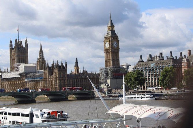 Private Arrival Transfer: Gatwick Airport to Central London - The pickup clock is the detail to get right