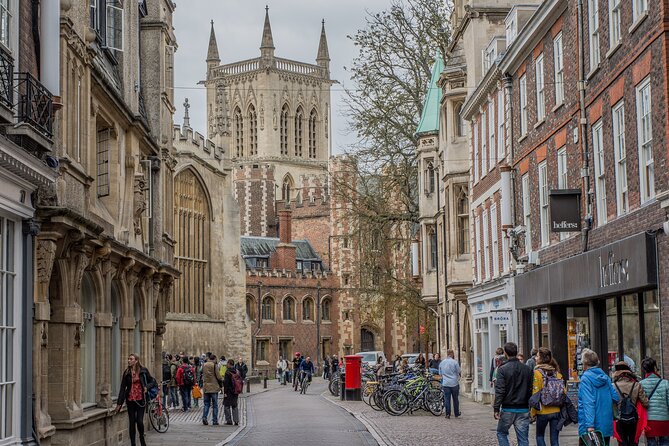 Private | Cambridge University Tour By Alumni™ & King's Chapel - The Eagle Pub and Cambridge Science