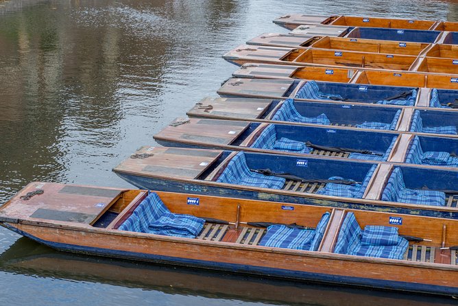 Private | Cambridge Walk & Punt Tour by Alumni™ & King's Chapel - King’s College Chapel needs advance planning