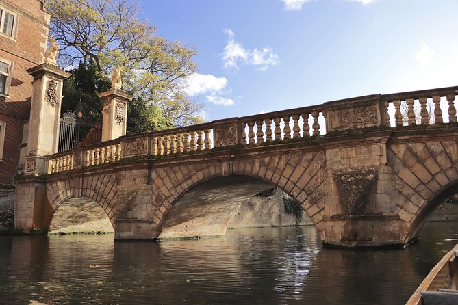 Private Chauffeur Punt Tour - Queens’ College and the Mathematical Bridge