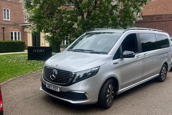 Private Chauffeured Tour to Windsor Castle from London - Lunch, swans, and the ride back