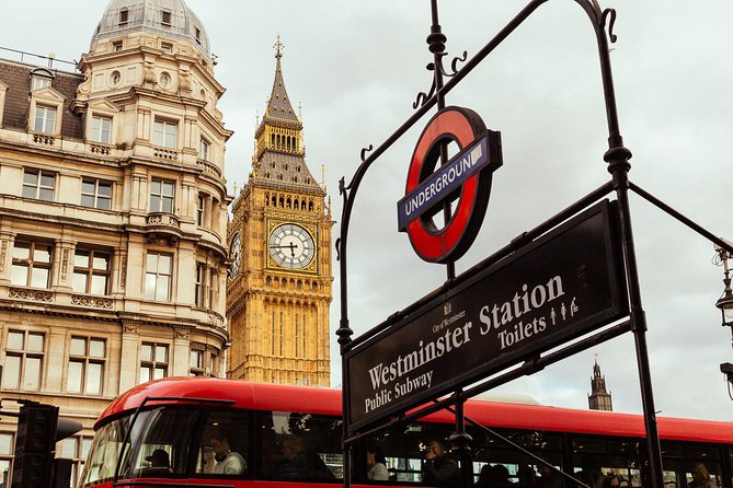 Private City Kickstart Tour: London - Trafalgar Square and St Martin-in-the-Fields