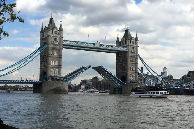 Private Custom Walking Tour: Half Day Sightseeing Tour of London - Trafalgar Square, Piccadilly Circus, and the West End