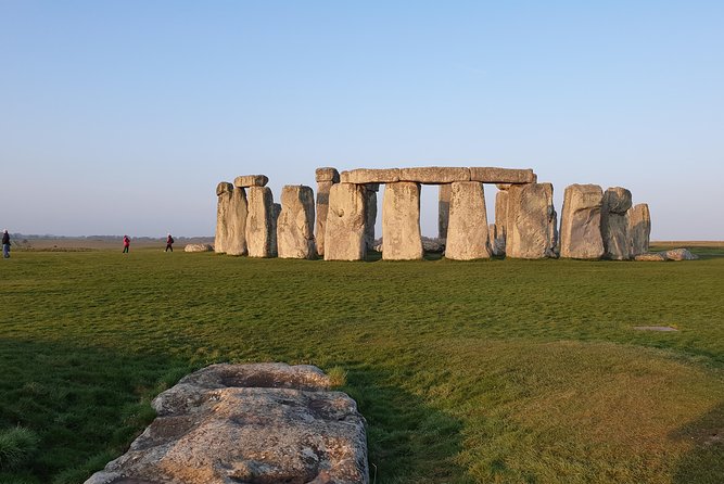Private driver guided tour Stonehenge - Two hours at Stonehenge
