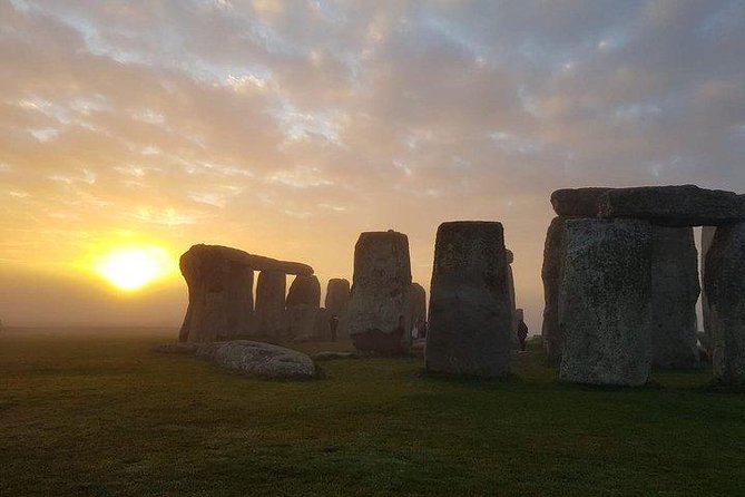 Private driver guided tour Stonehenge - What the driver-guided format really means
