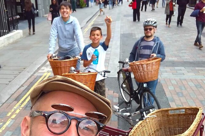 Private Family Bike Tour of London, fun for all ages! - Parks, palace gates, and military ceremony