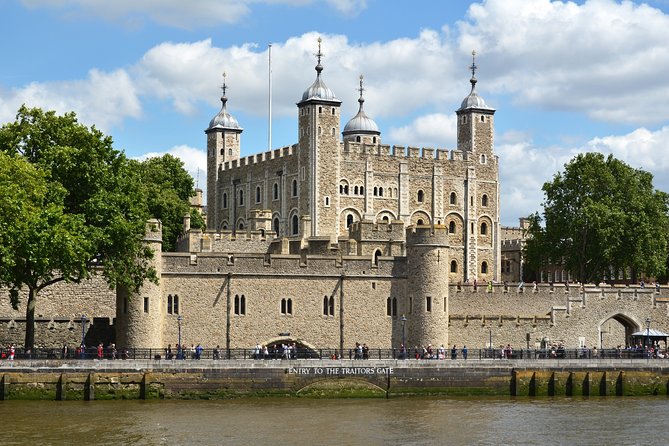 Private Guided London Highlights Walking Tour - St James’s Palace and Buckingham Palace