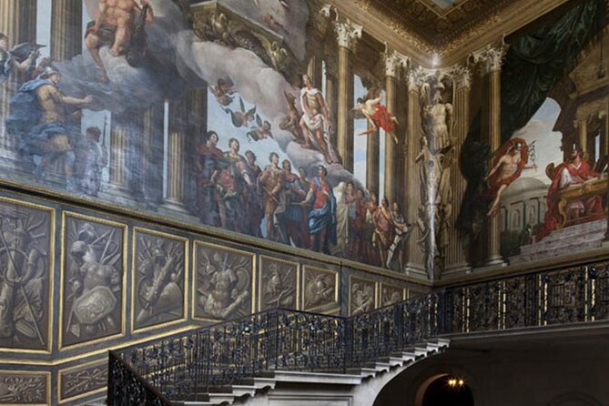 Private Guided Tour of Hampton Court Palace - The Haunted Gallery and stories beyond the official rooms