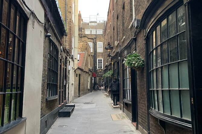 Private Guided Tour of Harry Potter Locations - English/ Italian - Sirius Black’s house and the story behind the scenes