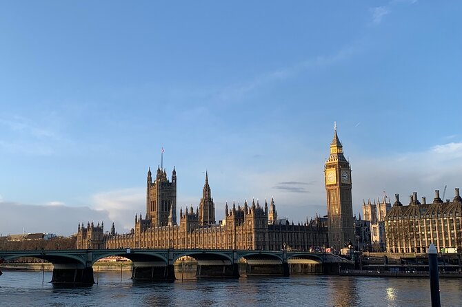 Private Guided Tour of London Landmarks - English or Italian - Trafalgar Square and London’s public stage