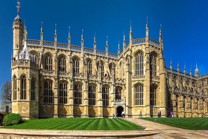 Private Half-Day Tour of Windsor Castle - The Mercedes pickup makes the morning easier