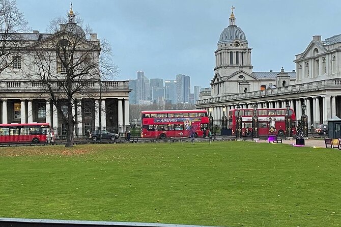 Private Half Day Tour on a London Cab - St Paul’s Cathedral and the City entrance