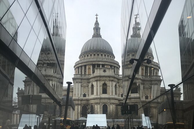 Private Half Day Tour on a London Cab - The guides make the private format worthwhile