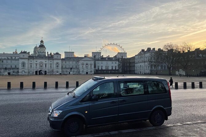 Private Half Day Tour on a London Cab - Buckingham Palace, St James’s Palace, and the Mall