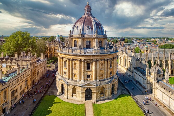 Private | Harry Potter Film Tour By Alumni™ & New College Entry - Radcliffe Square: Oxford’s grand outdoor stage