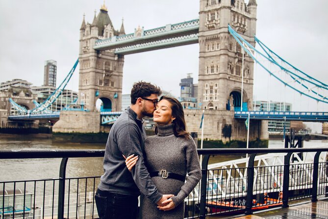 Private landmarks photoshoot for families and couples - Edited photos, delivery, and what you receive