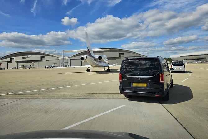 Private limo transfers Gatwick Airport to/from any London hotel - The two-hour ride into London