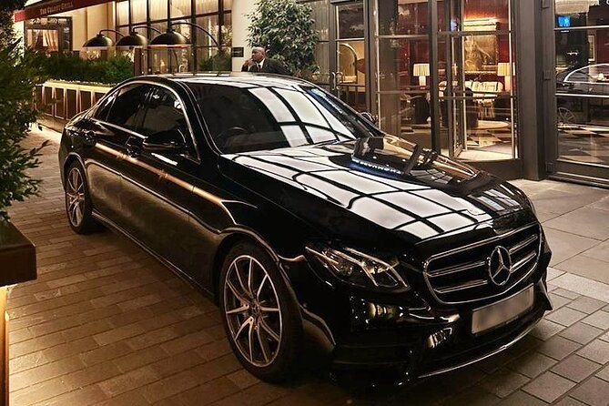 Private limo transfers Gatwick Airport to/from any London hotel - From the arrivals hall to your hotel door
