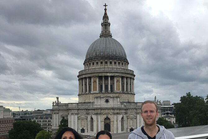 Private London Highlights Tour with Experienced Guide in Taxi - Shakespeare’s Globe beside the Thames