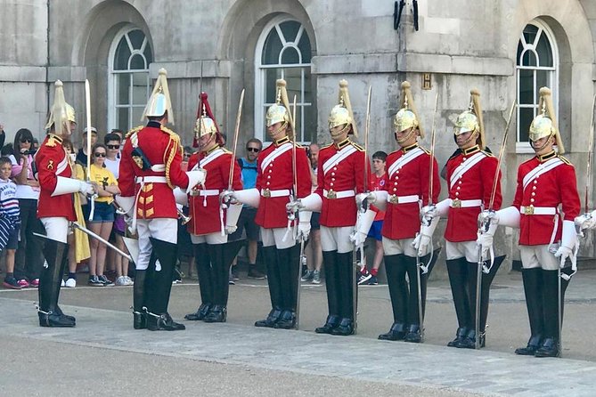 Private London Highlights Tour with Experienced Guide in Taxi - St. Paul’s Cathedral and the story of London rebuilt