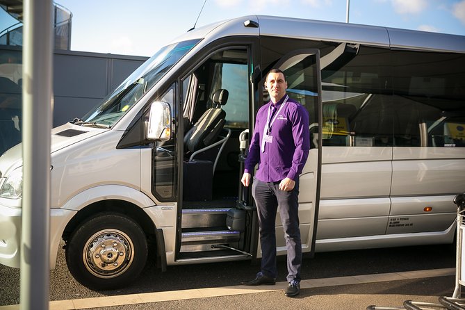 Private Minibus Arrival Transfer: Gatwick to Central London Airport - Why the vehicle size matters