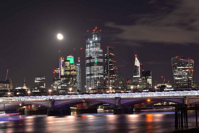 Private Night Photography Tour in London - Through the City of London for unusual angles