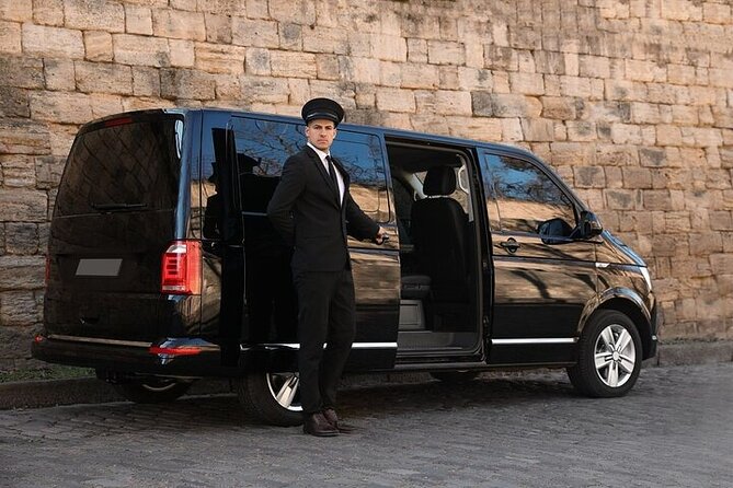 Private Oneway Airport Transfer London Heathrow Airport To London - Meeting your driver inside Heathrow