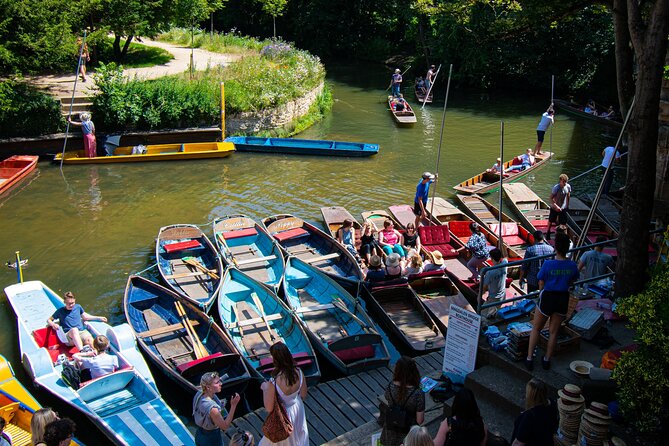 Private | Oxford University Punting Tour - A short route through the River Cherwell