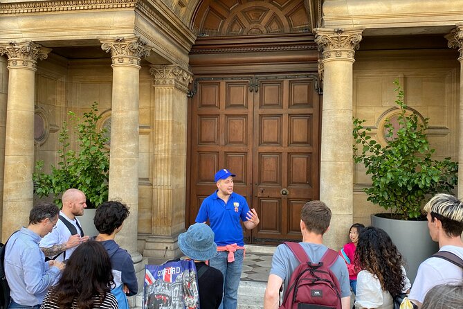 Private | Oxford University Walking Tour by Alumni™ & New College - The Sheldonian Theatre and the Divinity School