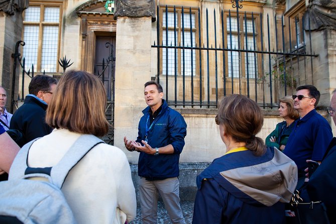 Private Oxford Walking Tour With University Alumni Guide - College courtyards, chapels, and gardens