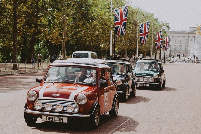 Private Panoramic Tour of London in a Classic Car - Guide Style: Storytelling Over a Script