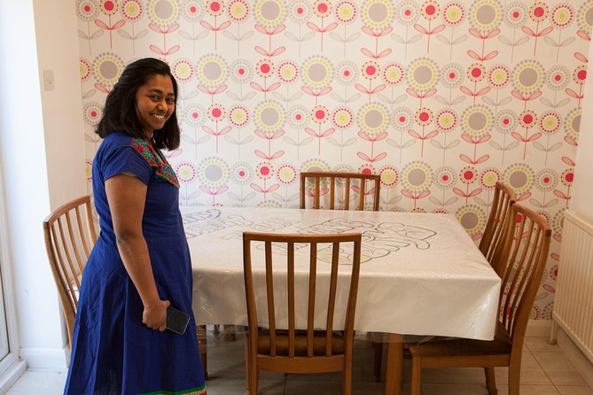 Private South Indian Home Cooking Class in London with a Local - Conversation is part of the menu