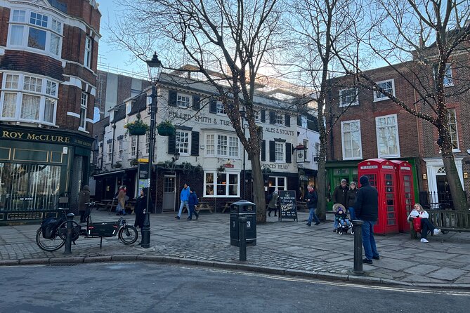 Private Ted Lasso Filming Locations Tour - What the private format adds