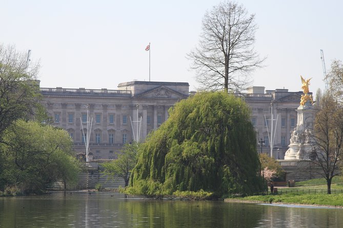Private Tour, Entry to Westminster Abbey and London Highlights - Trafalgar Square: a practical finish in central London
