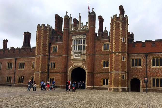 Private Tour: Hampton Court Palace Day Trip from London - A private guide can change the quality of the visit