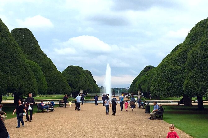 Private Tour: Hampton Court Palace Day Trip from London - Four hours inside and outside Hampton Court Palace