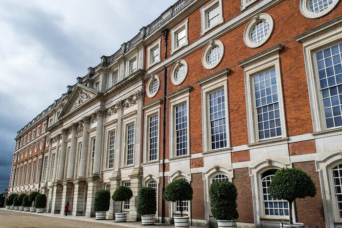 Private Tour of Hampton Court Palace with Award-Winning Architectural Historian - James’s teaching style and subject range