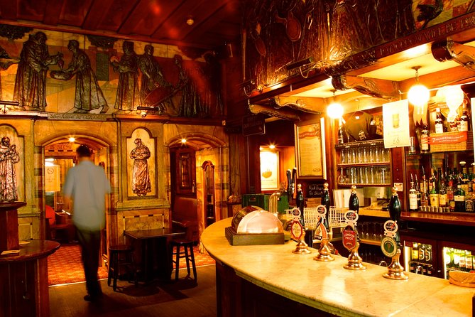 Private Tour of London's Historic Pubs - Fleet Street puts the stories in place