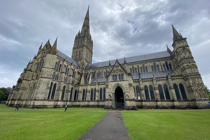 Private Tour of Stonehenge and Salisbury Cathedral - What the $771.24 group price really buys