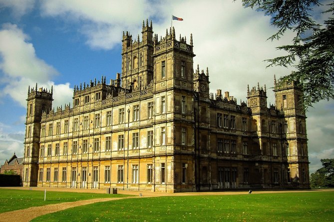 Private Tour to Stonehenge and Highclere Castle (Downton Abbey) - Lunch at Stonehenge, then back on the road