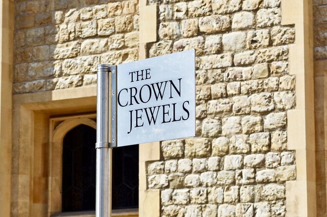 Private Tour: Tower of London with Private Guide - Meeting at Tower Place and getting started