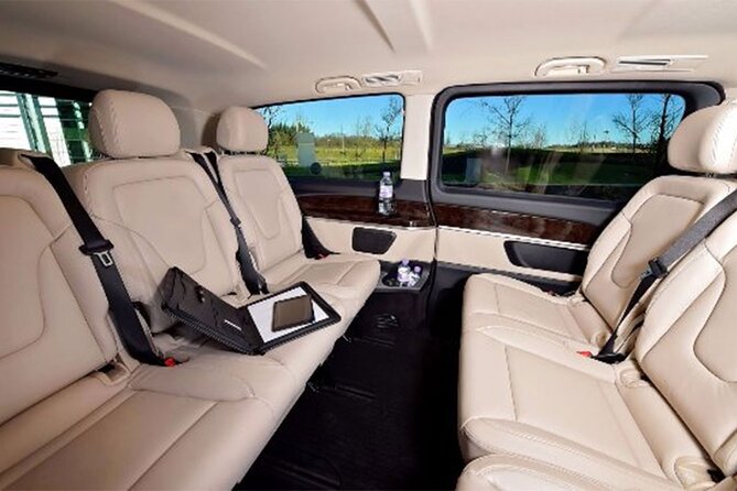 Private Transfer from Heathrow to Gatwick Airport - Inside the private vehicle for the 1 hour 15 minute ride