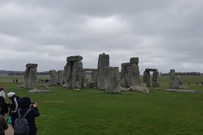 Private transfer to Southampton with a stop at Stonehenge - The problems you need to guard against