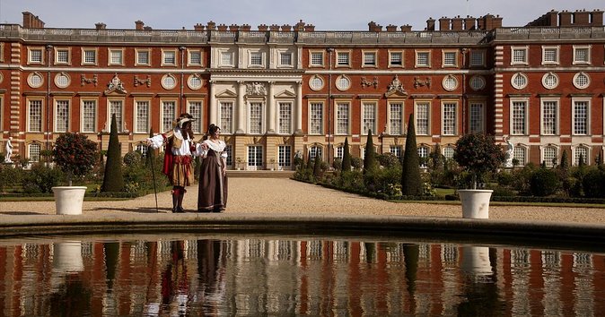 Private Vehicle To Hampton Court Palace From London With Admission Tickets - Who should choose this palace visit?