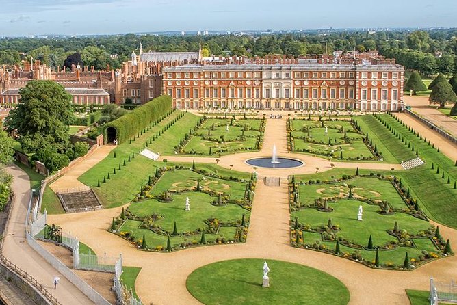Private Vehicle To Hampton Court Palace From London With Admission Tickets - Entering Hampton Court Palace with fast-track admission